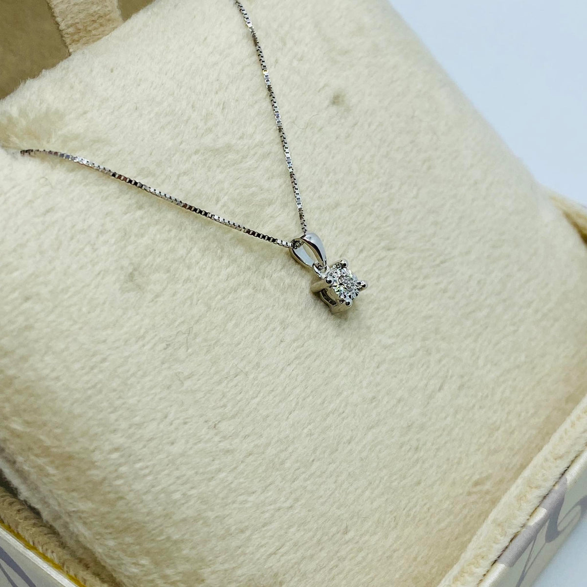 Collana Punto Luce Donna Oro 18KT con Diamante Ct 0.02