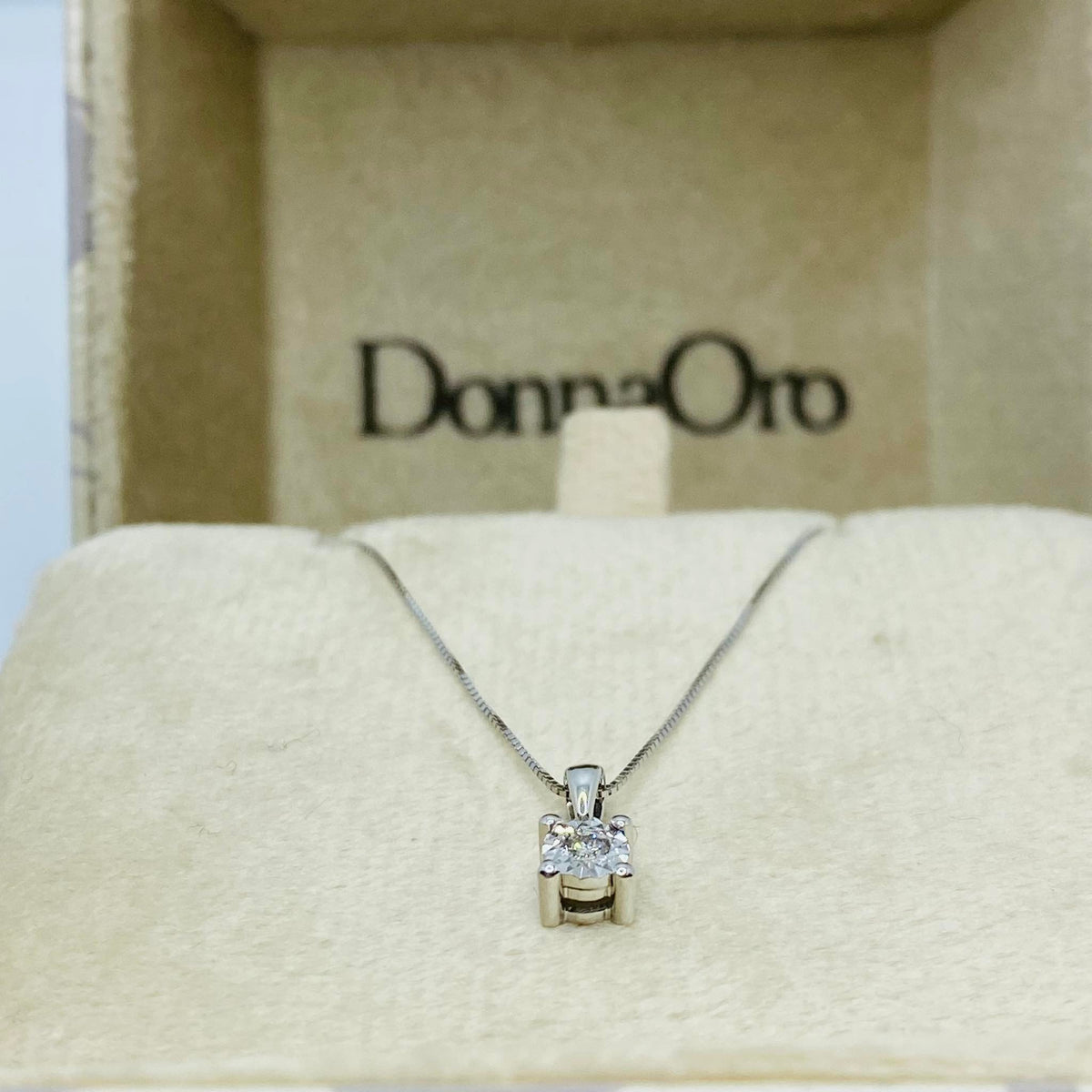 Collana Punto Luce Donna Oro 18KT con Diamante Ct 0.04