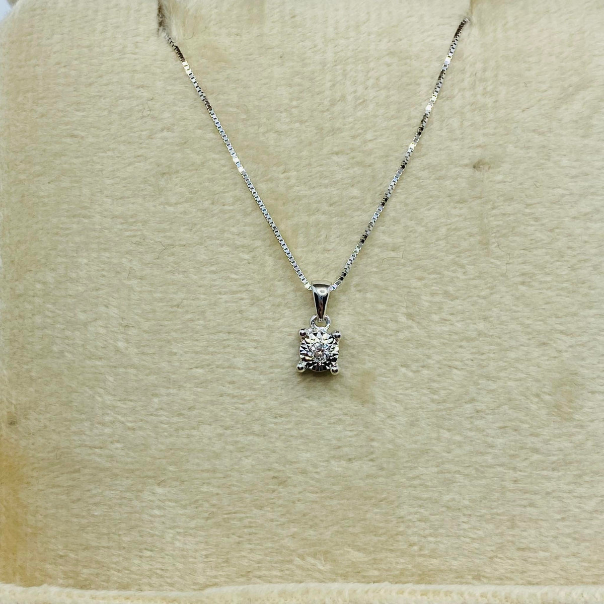 Collana Punto Luce Donna Oro 18KT con Diamante Ct 0.03