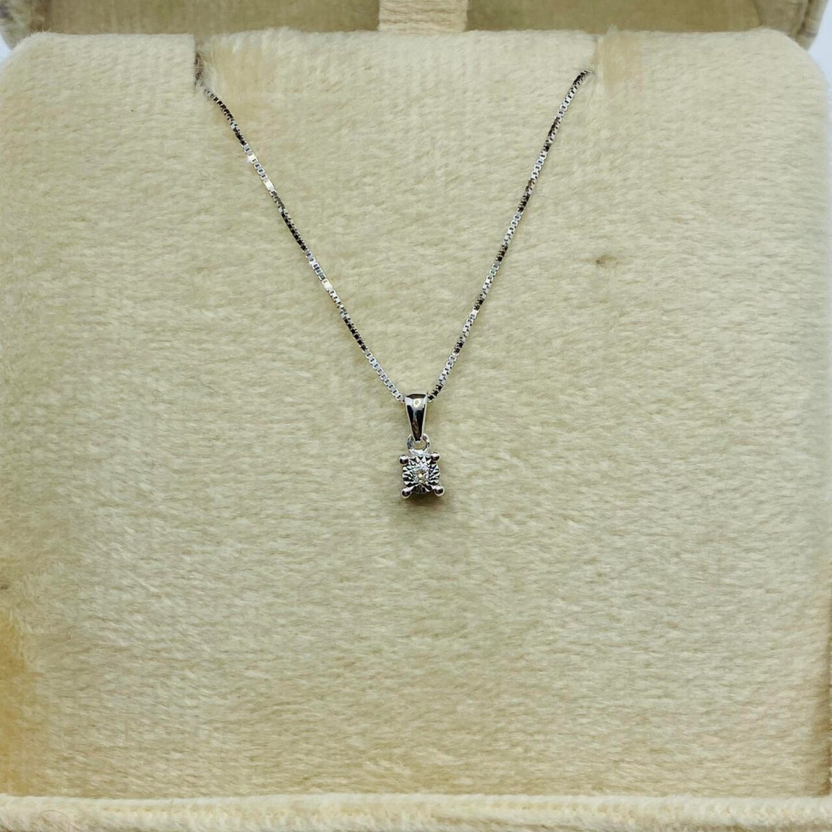 Collana Punto Luce Donna Oro 18KT con Diamante Ct 0.01