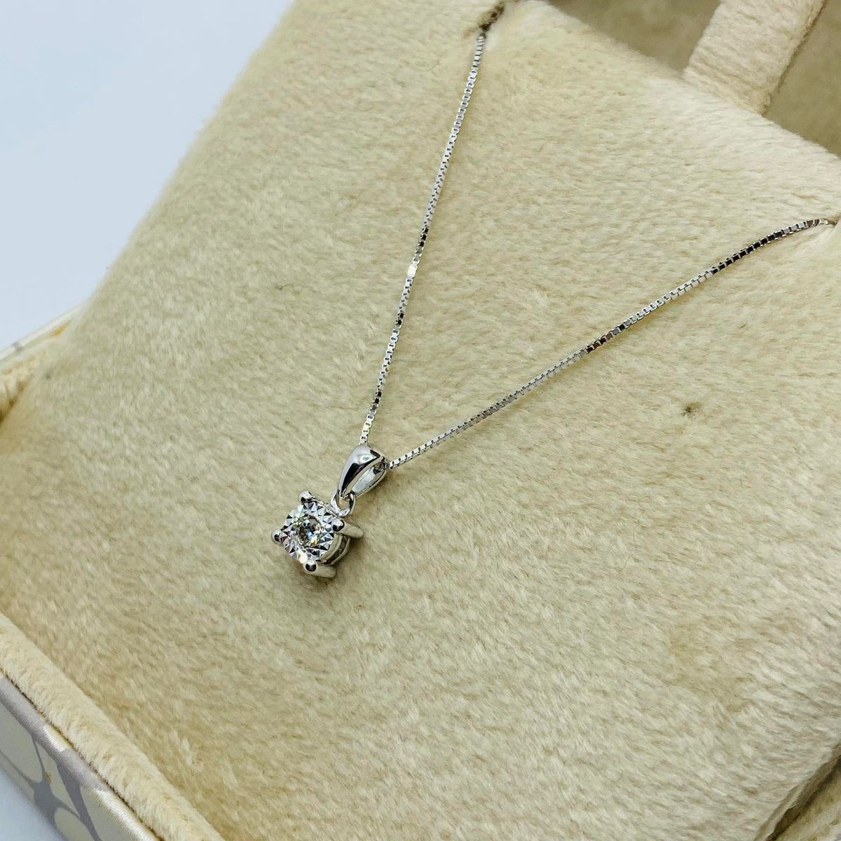 Collana Punto Luce Donna Oro 18KT con Diamante Ct 0.04