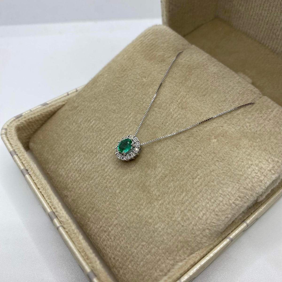 Collana Donna Oro 18KT con Smeraldo Ct 0.35 e Diamanti