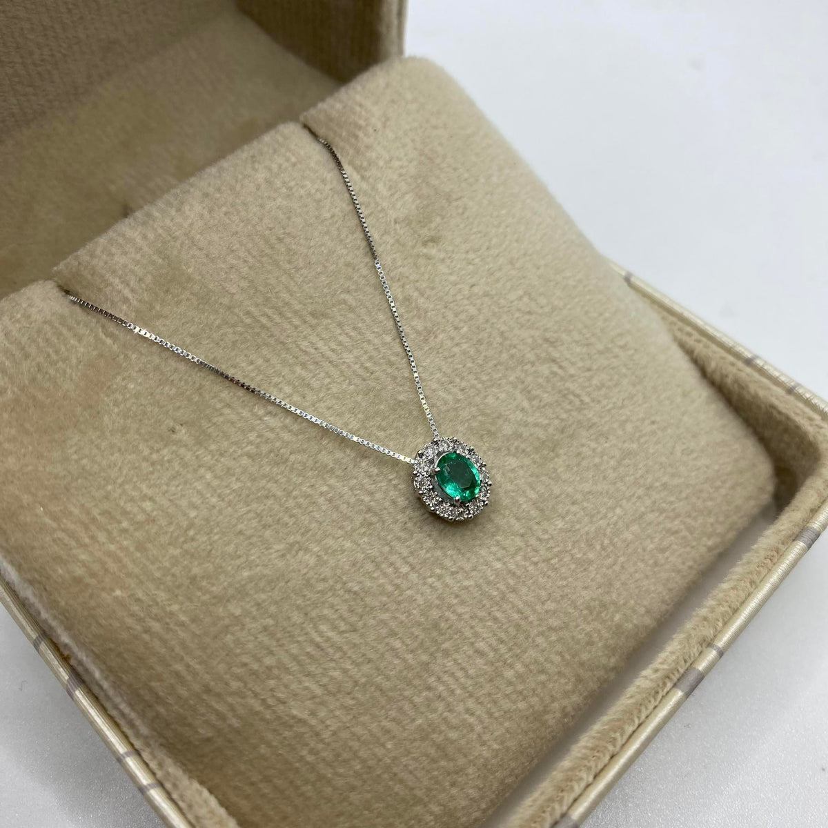 Collana Donna Oro 18KT con Smeraldo Ct 0.35 e Diamanti