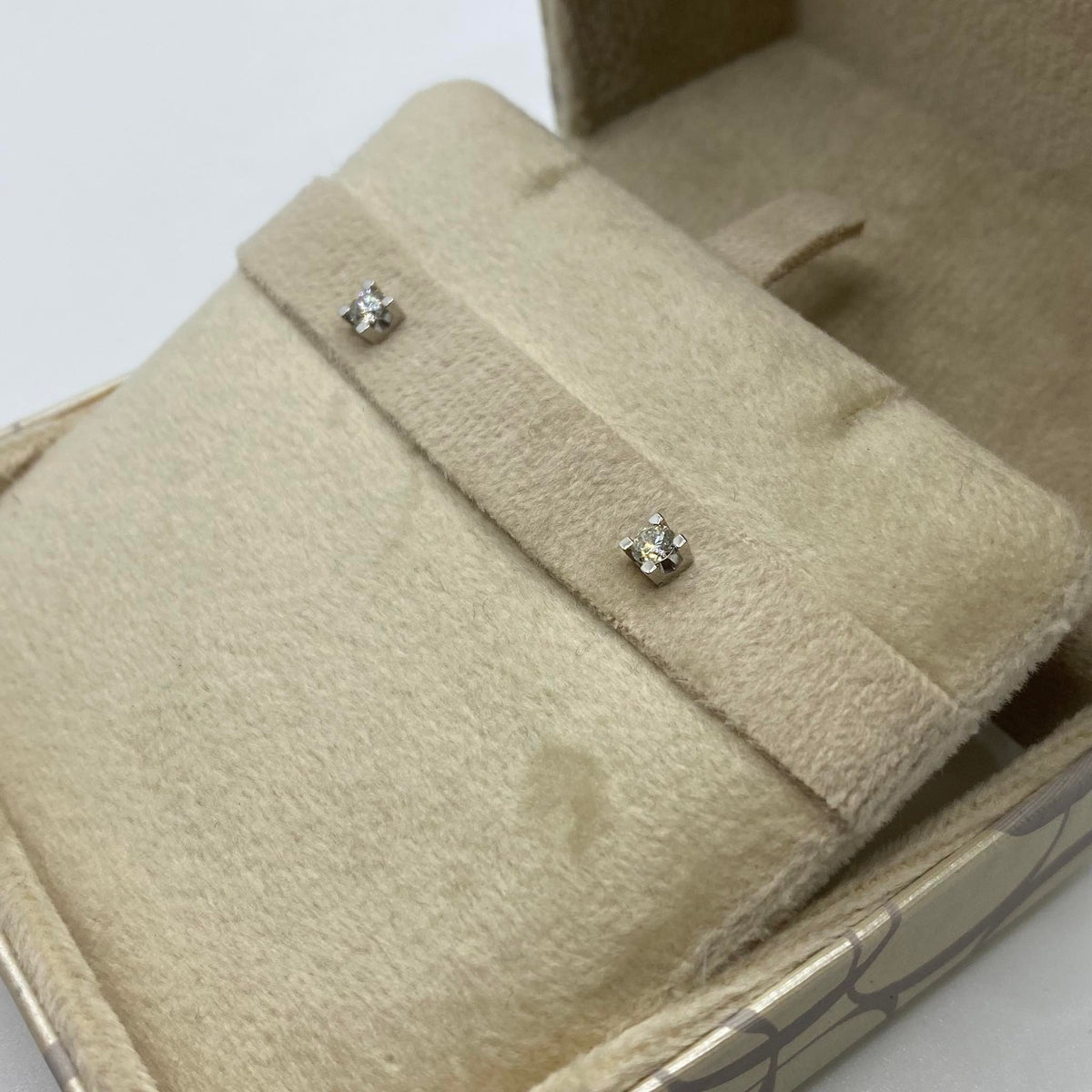 Orecchini Punto Luce Donna Oro 18KT con Diamante Ct 0.21