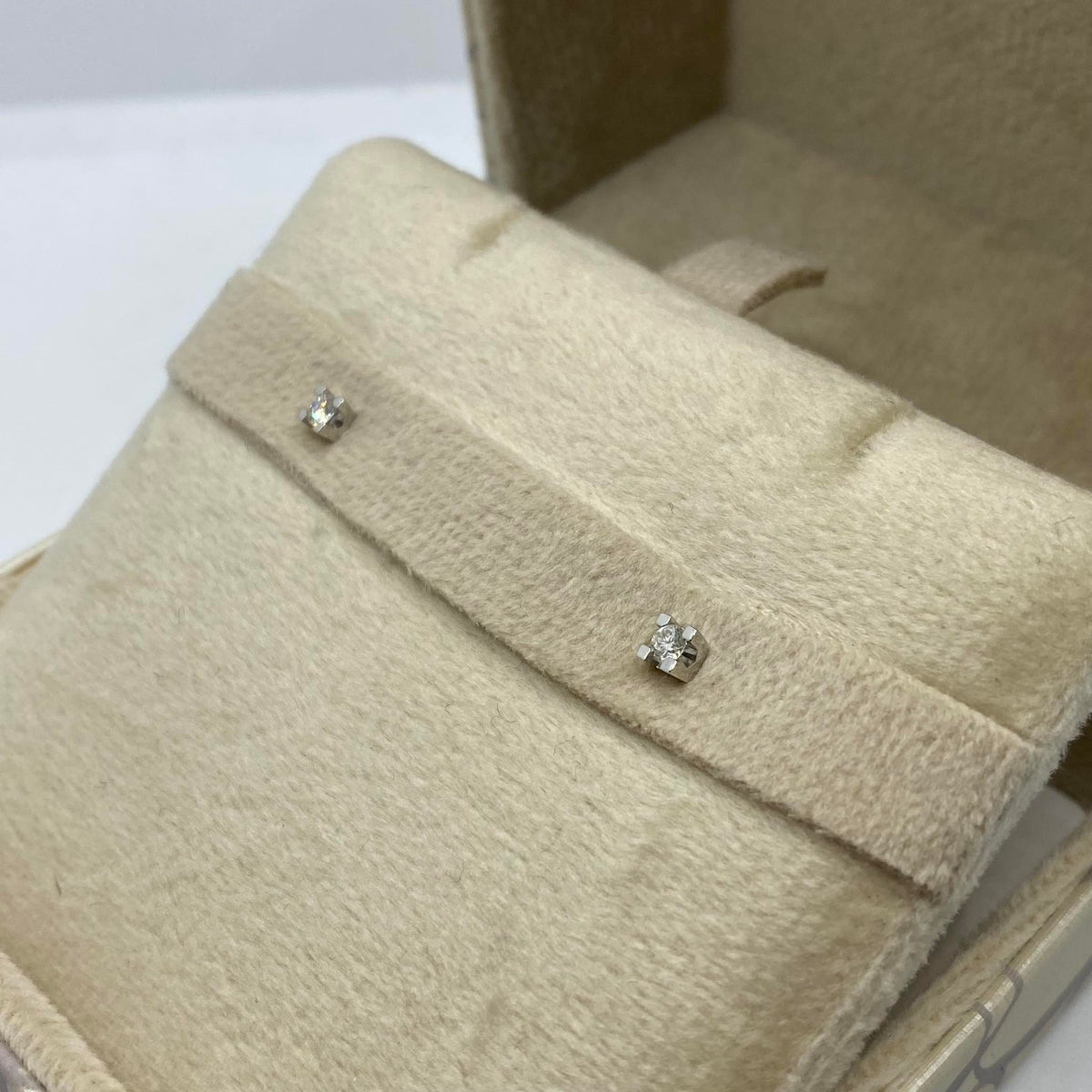 Orecchini Punto Luce Donna Oro 18KT con Diamante Ct 0.12