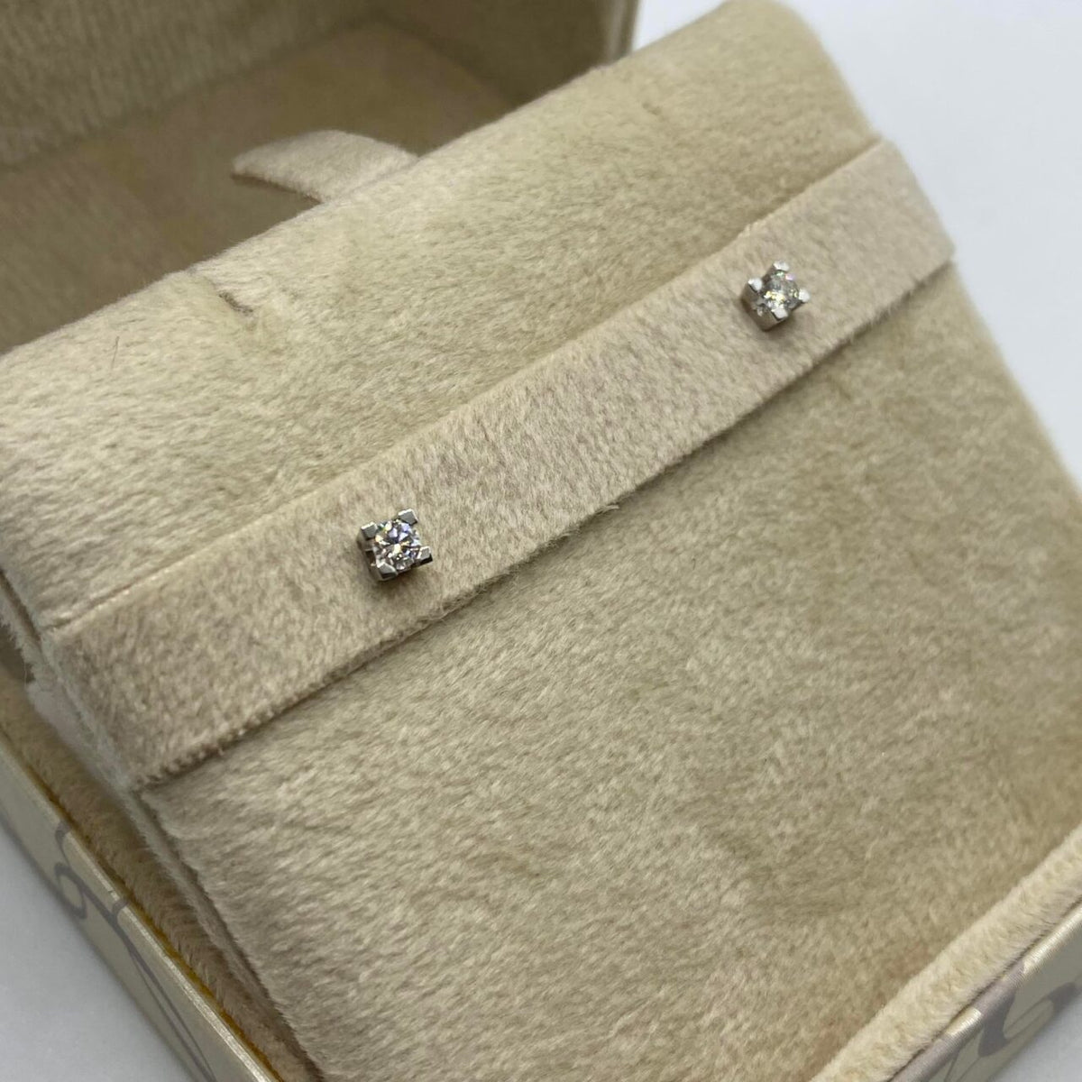 Orecchini Punto Luce Donna Oro 18KT con Diamante Ct 0.18