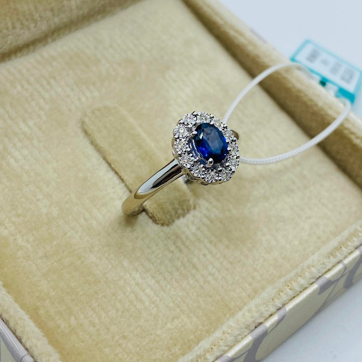 Anello Donna Oro 18KT con Zaffiro Ct 0.50 e Diamanti