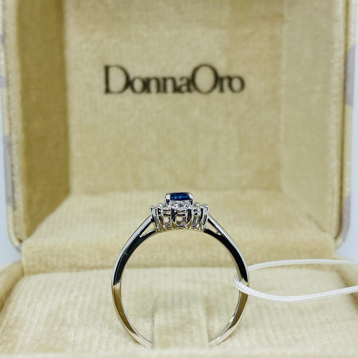 Anello Donna Oro 18KT con Zaffiro Ct 0.50 e Diamanti