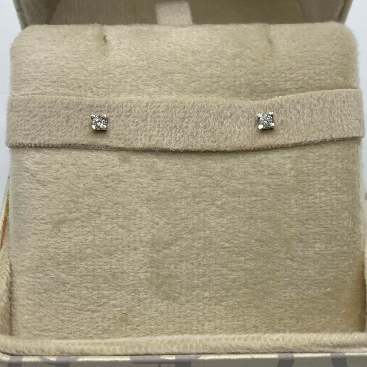 Orecchini Punto Luce Donna Oro 18KT con Diamante Ct 0.12