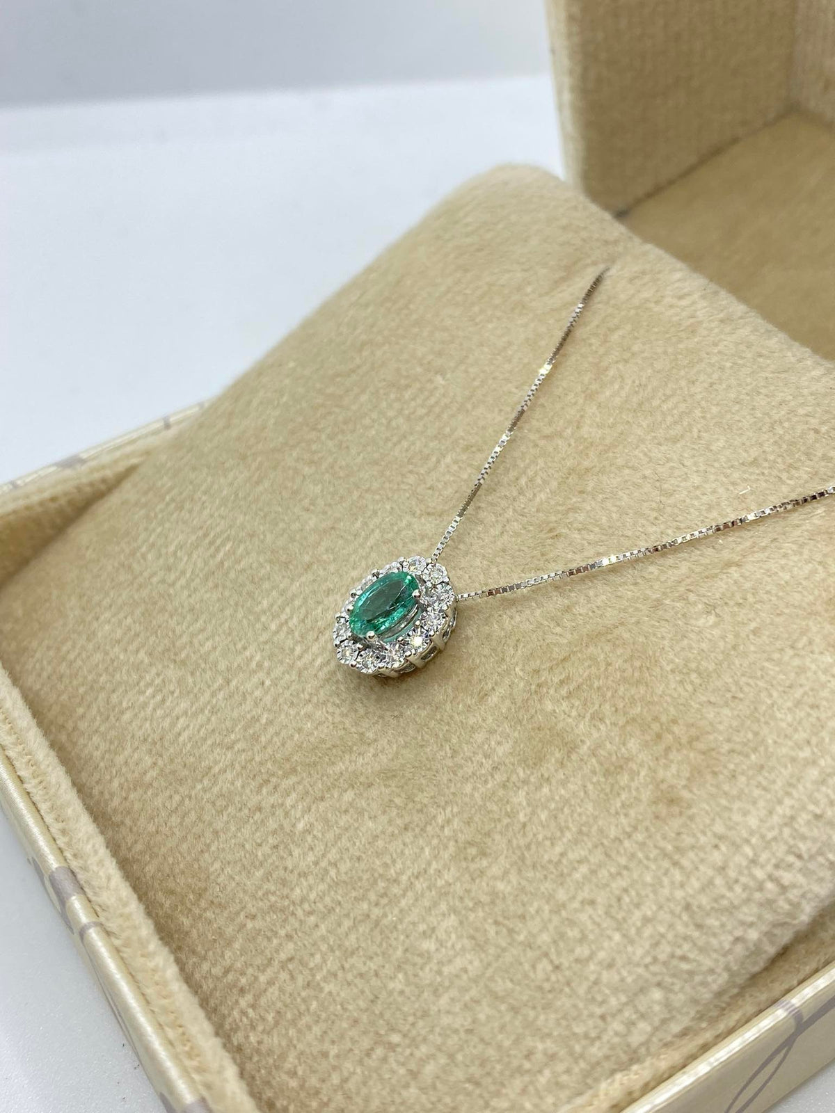 Collana Donna Oro 18KT con Smeraldo Ct 0.45 e Diamanti