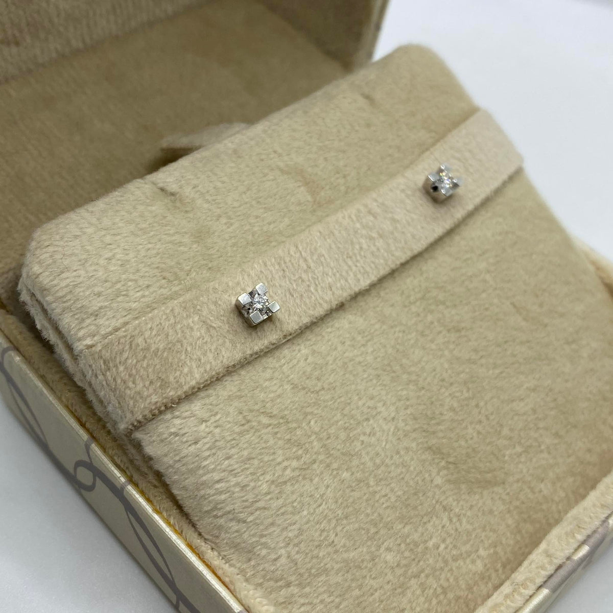 Orecchini Punto Luce Donna Oro 18KT con Diamante Ct 0.10