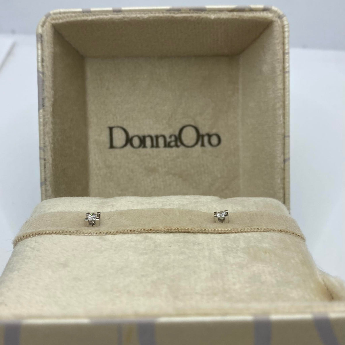 Orecchini Punto Luce Donna Oro 18KT con Diamante Ct 0.21