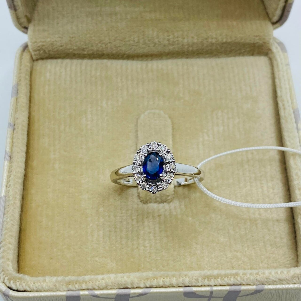 Anello Donna Oro 18KT con Zaffiro Ct 0.50 e Diamanti