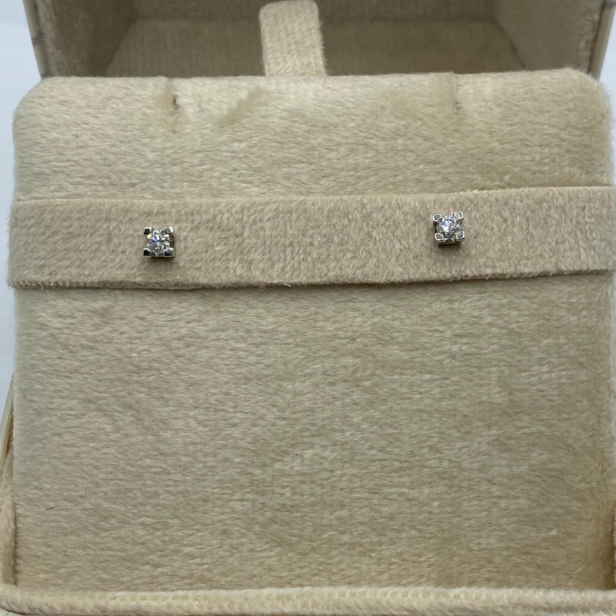 Orecchini Punto Luce Donna Oro 18KT con Diamante Ct 0.16