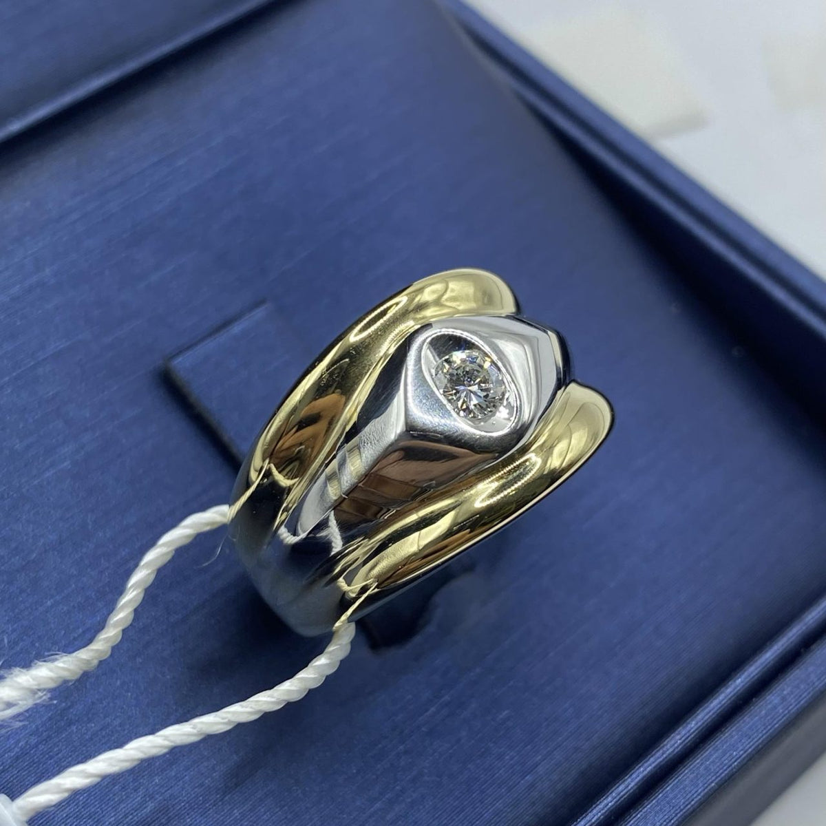 Anello a Fascia in Oro 18KT Bicolore con Diamante