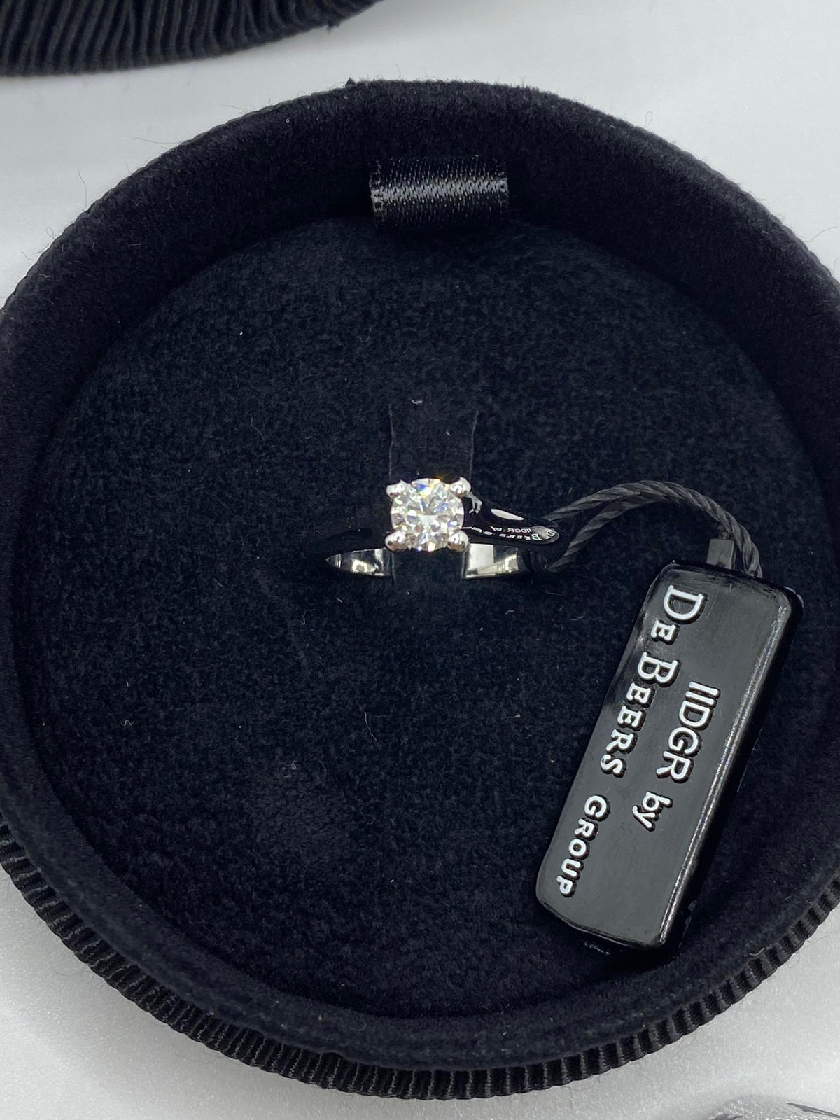 Anello Solitario Forever Unique con Diamante De Beers Ct. 0,50 G-VS