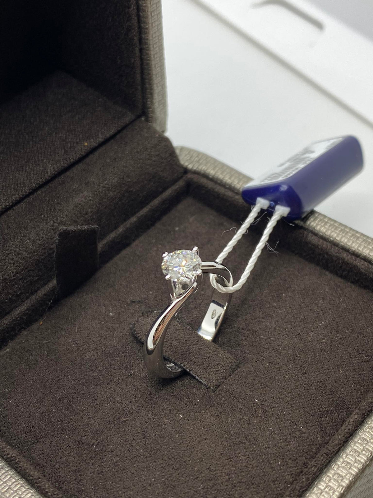 Anello Crivelli Solitario in Oro 18KT 18KT e Diamante Ct 0.76