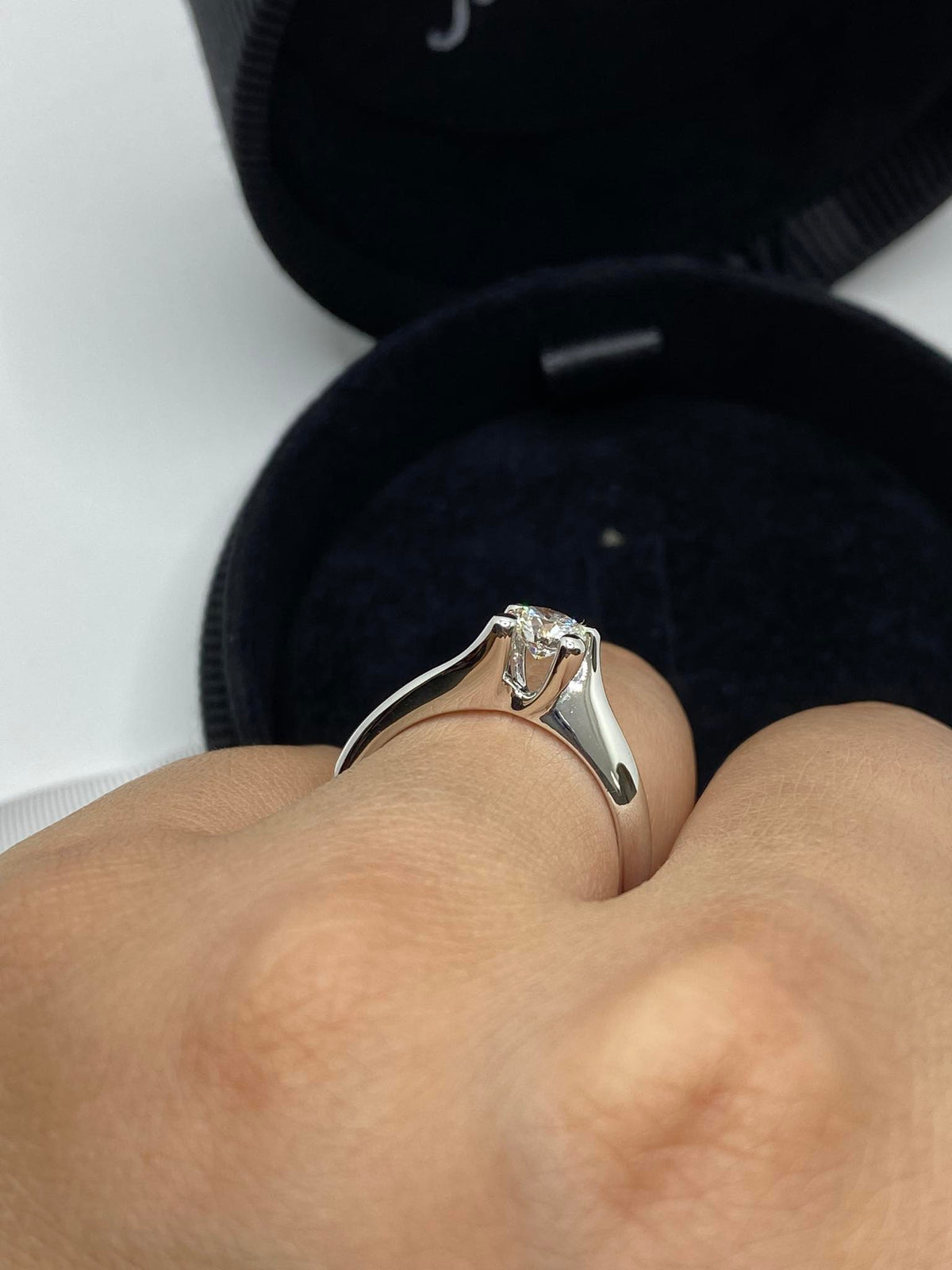 Anello Solitario Forever Unique con Diamante De Beers Ct. 0,50 G-VS