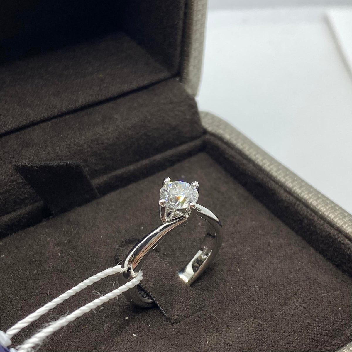 Anello Crivelli Solitario in Oro 18KT 18KT e Diamante Ct 1.00 HRD