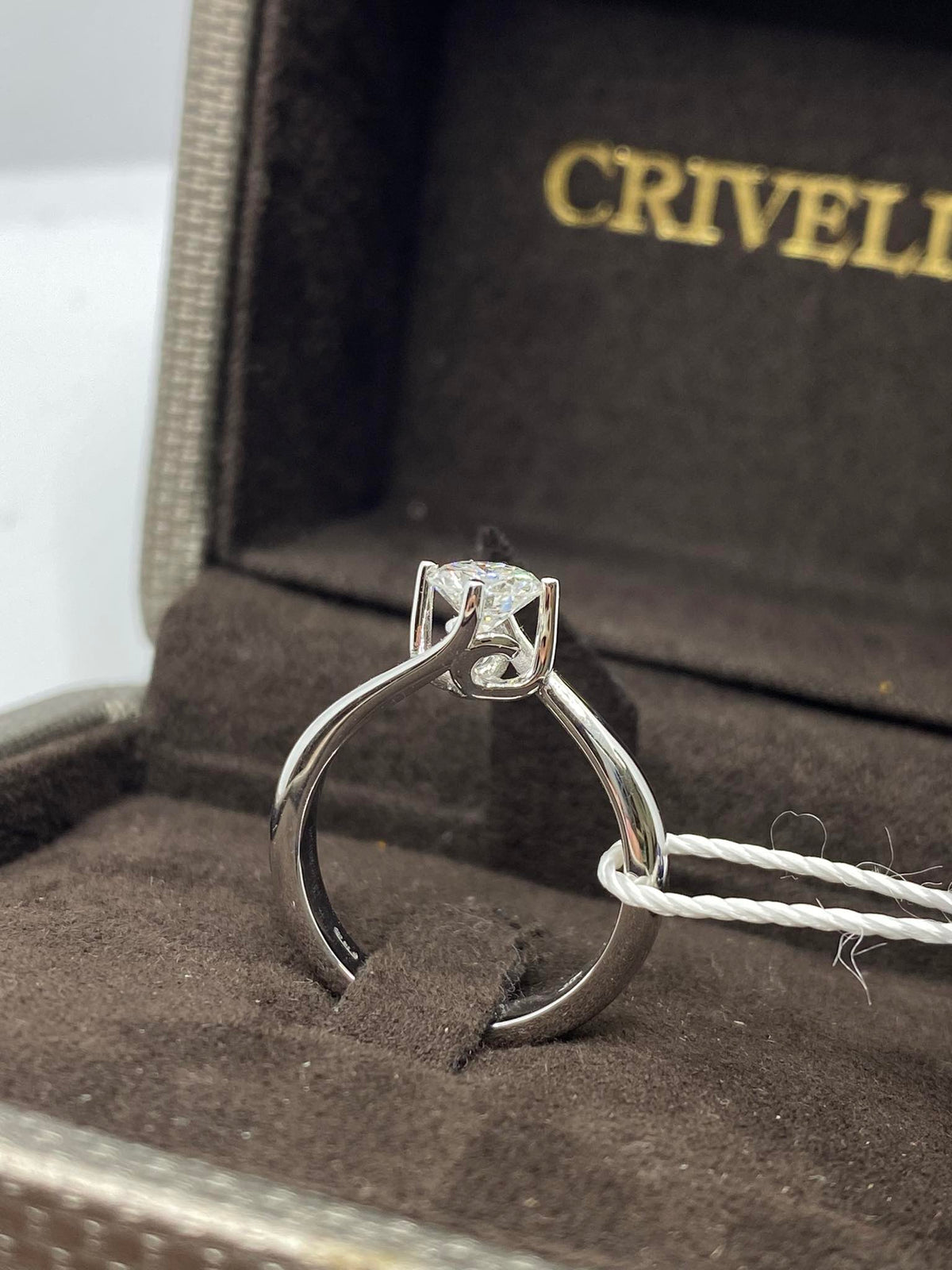 Anello Crivelli Solitario in Oro 18KT 18KT e Diamante Ct 0.76