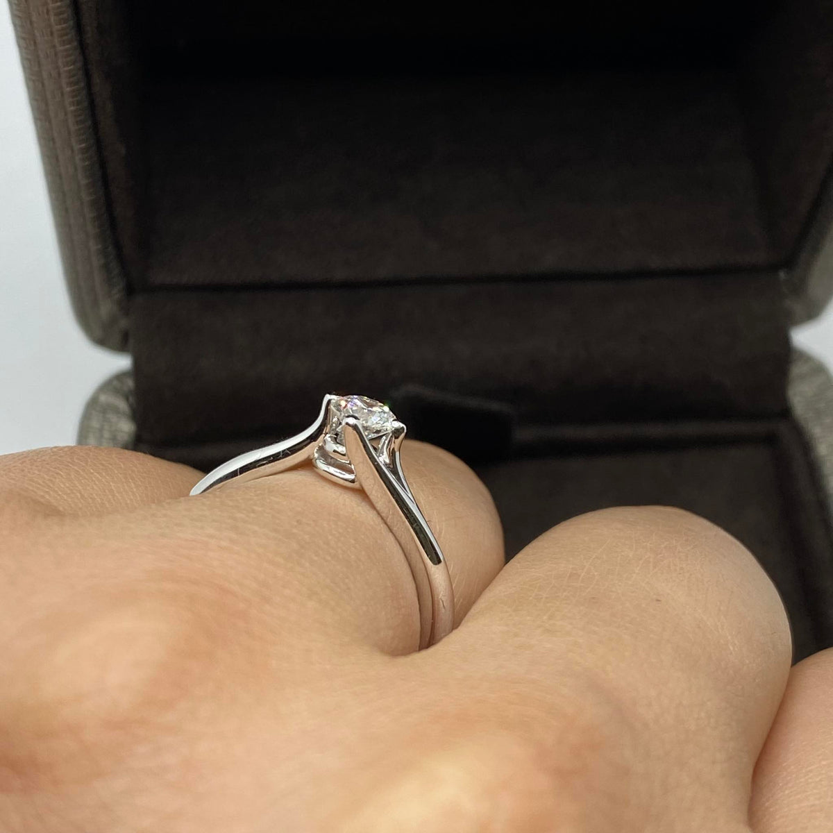 Anello Crivelli Solitario in Oro 18KT 18KT e Diamante Ct 0.41