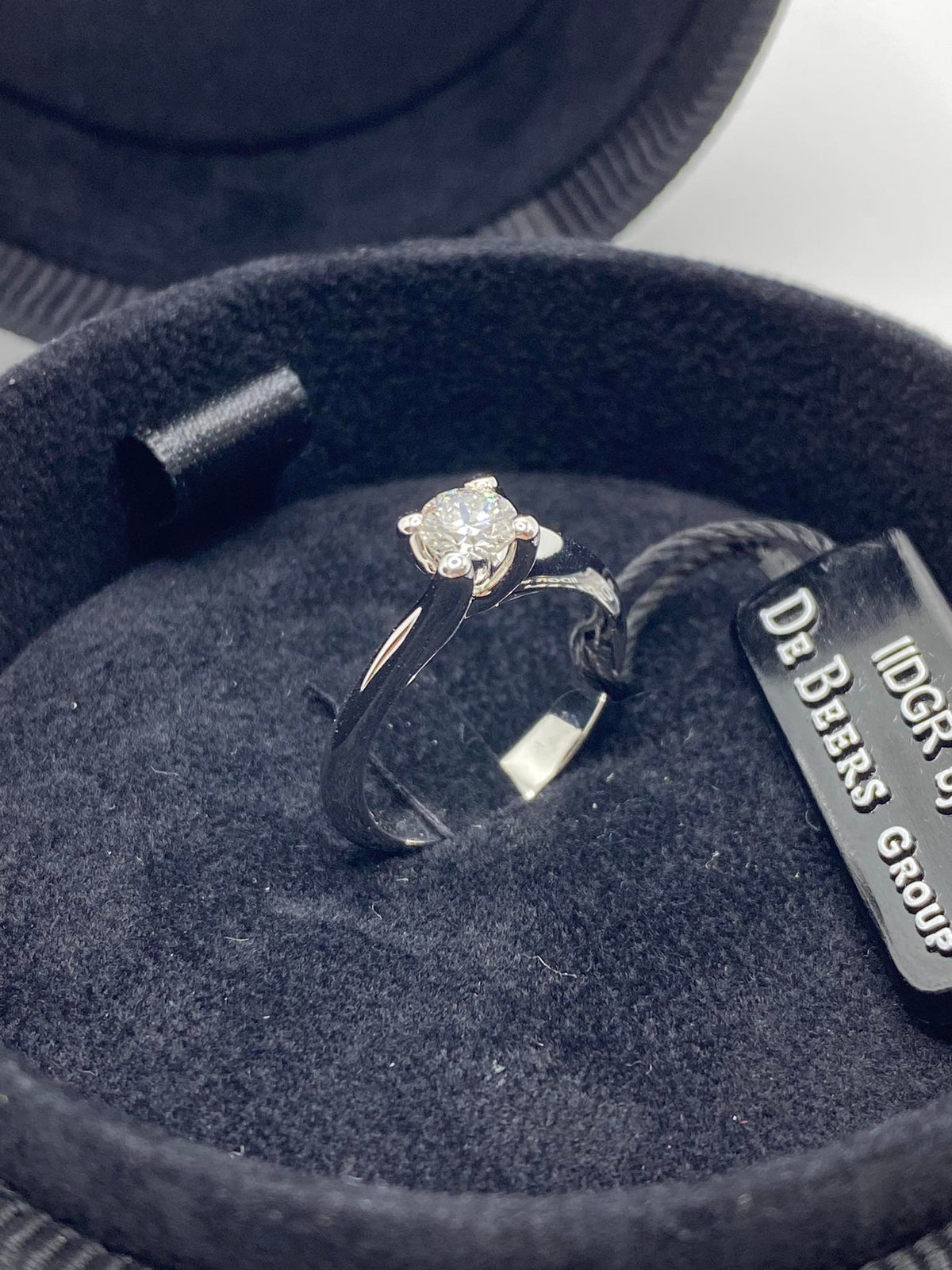 Anello Solitario Forever Unique con Diamante De Beers Ct. 0,50 G-VS