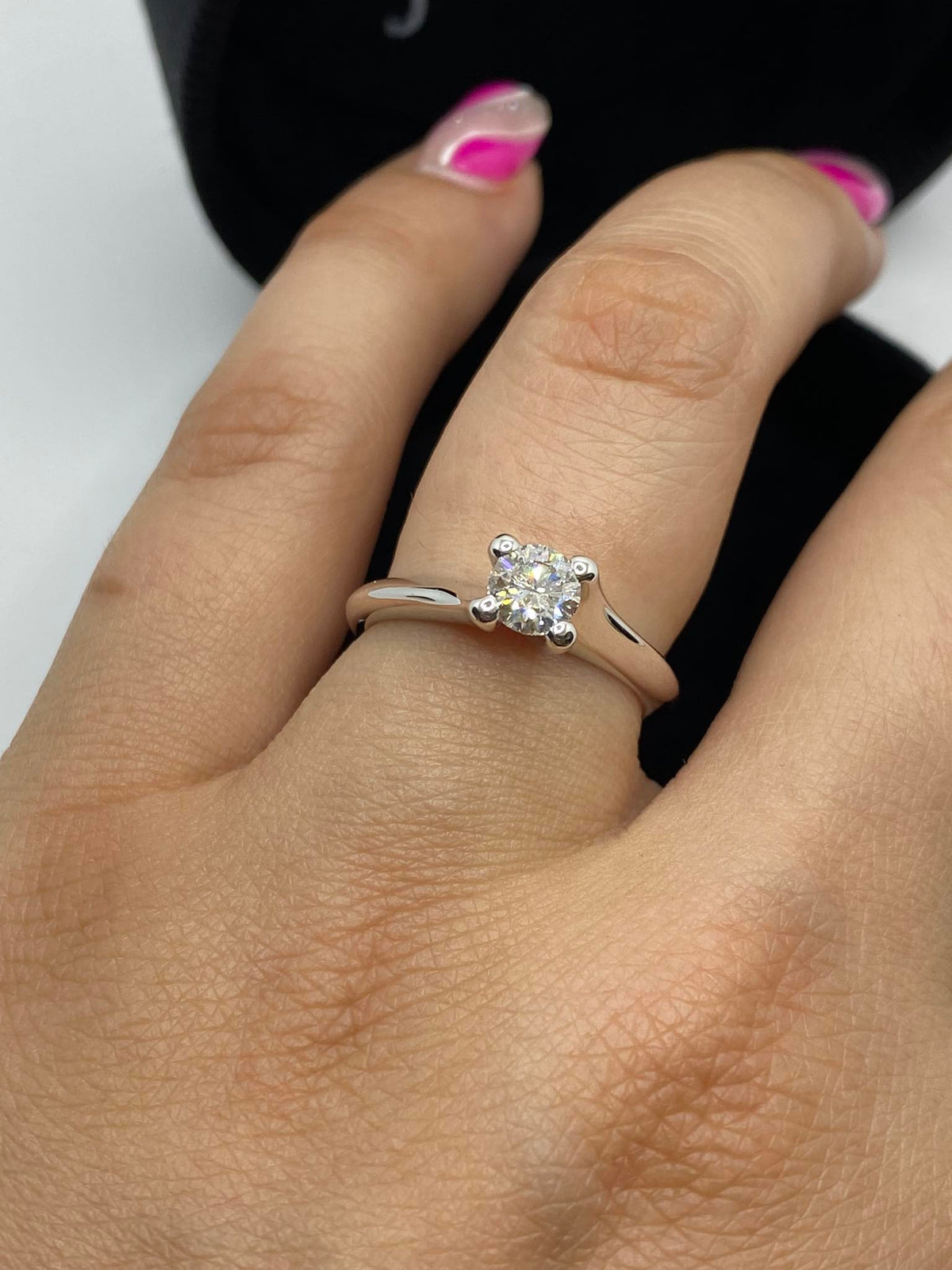 Anello Solitario Forever Unique con Diamante De Beers Ct. 0,50 G-VS