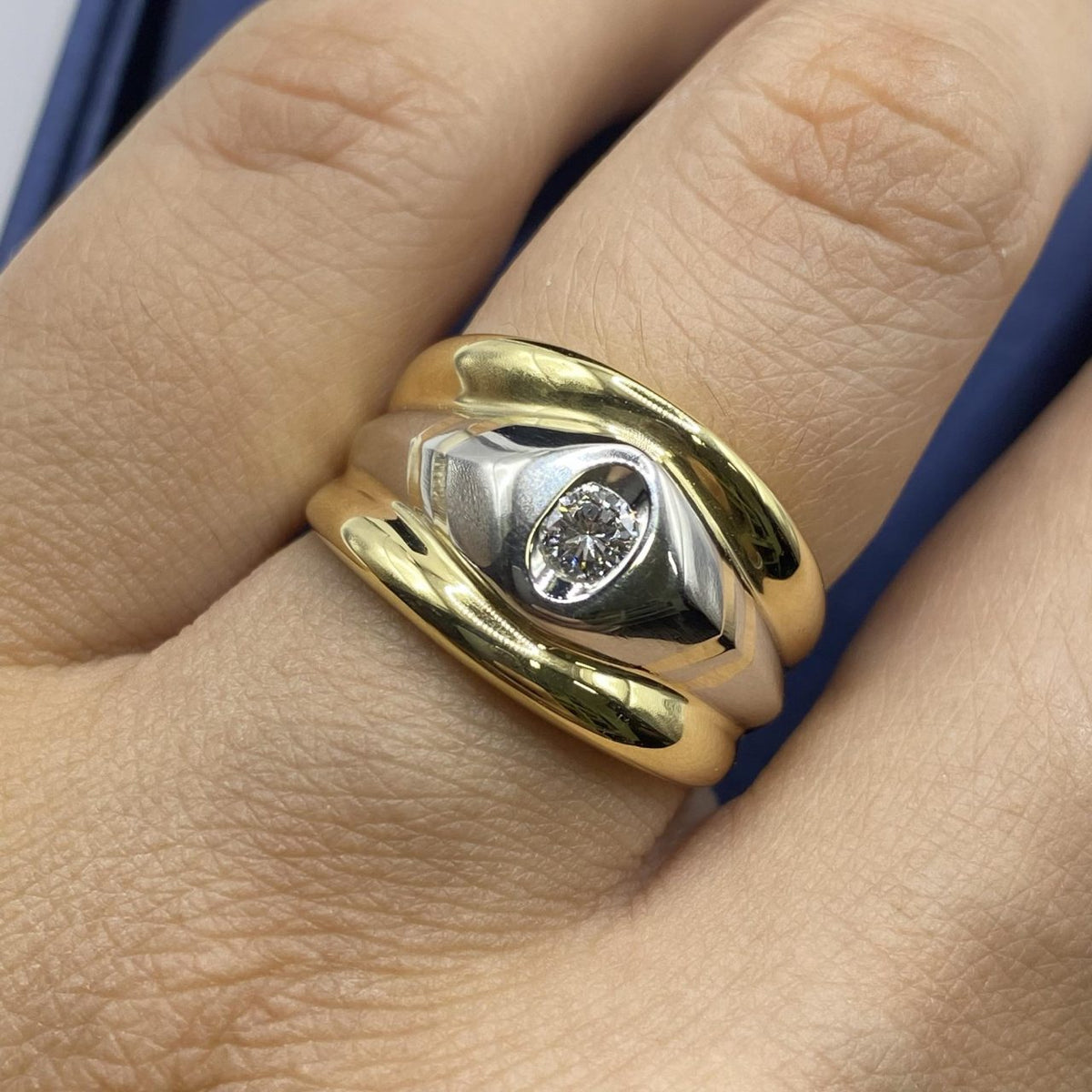 Anello a Fascia in Oro 18KT Bicolore con Diamante