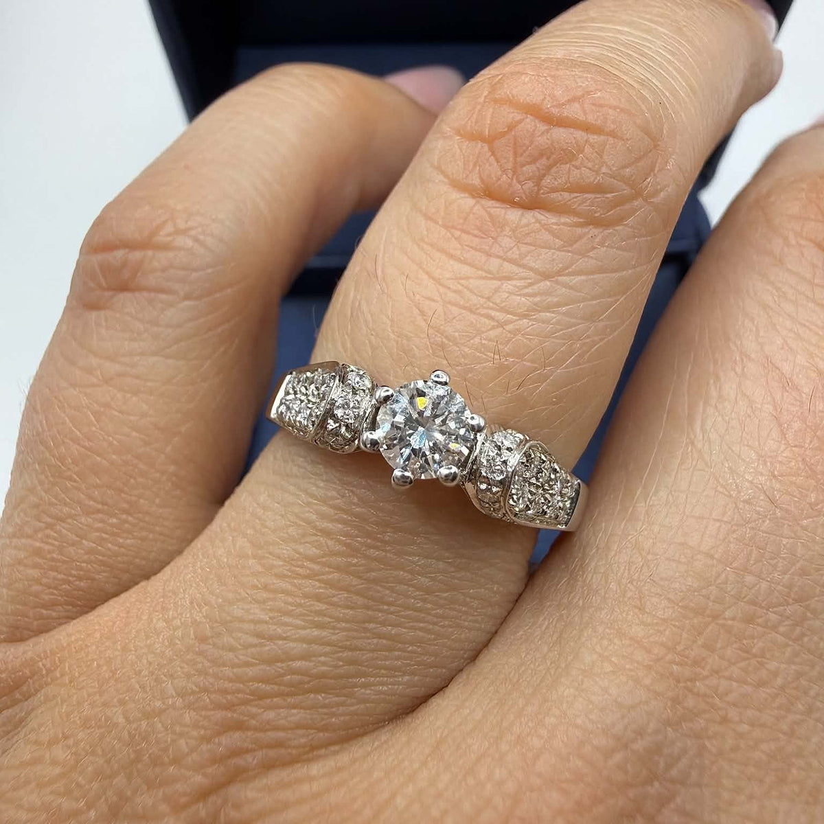 Anello Solitario in Oro 18KT 18KT e Diamante ct. 0,28
