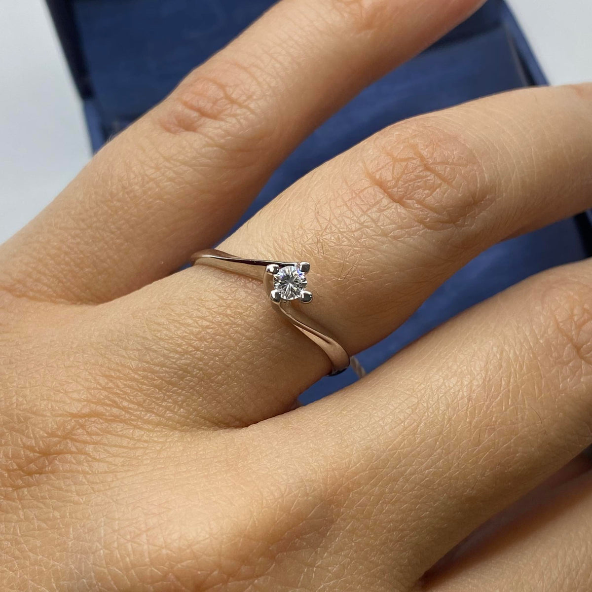Anello Solitario PG Gioielli in Oro 18KT 18KT e Diamante Ct. 0,05