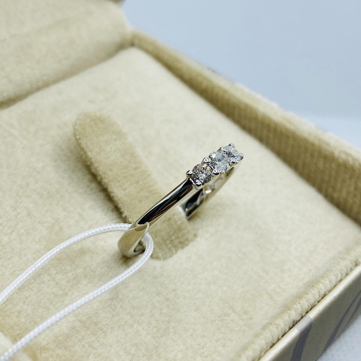 Anello Trilogu Donna Oro 18KT con Diamanti Ct. 0,23