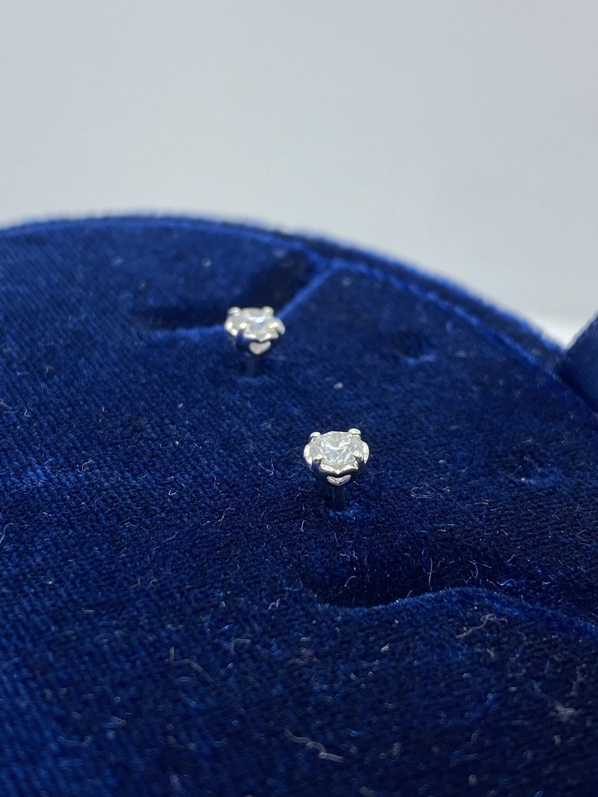 Orecchini Punto Luce Anniversary in Oro 18KT e Diamante ct. 0,43