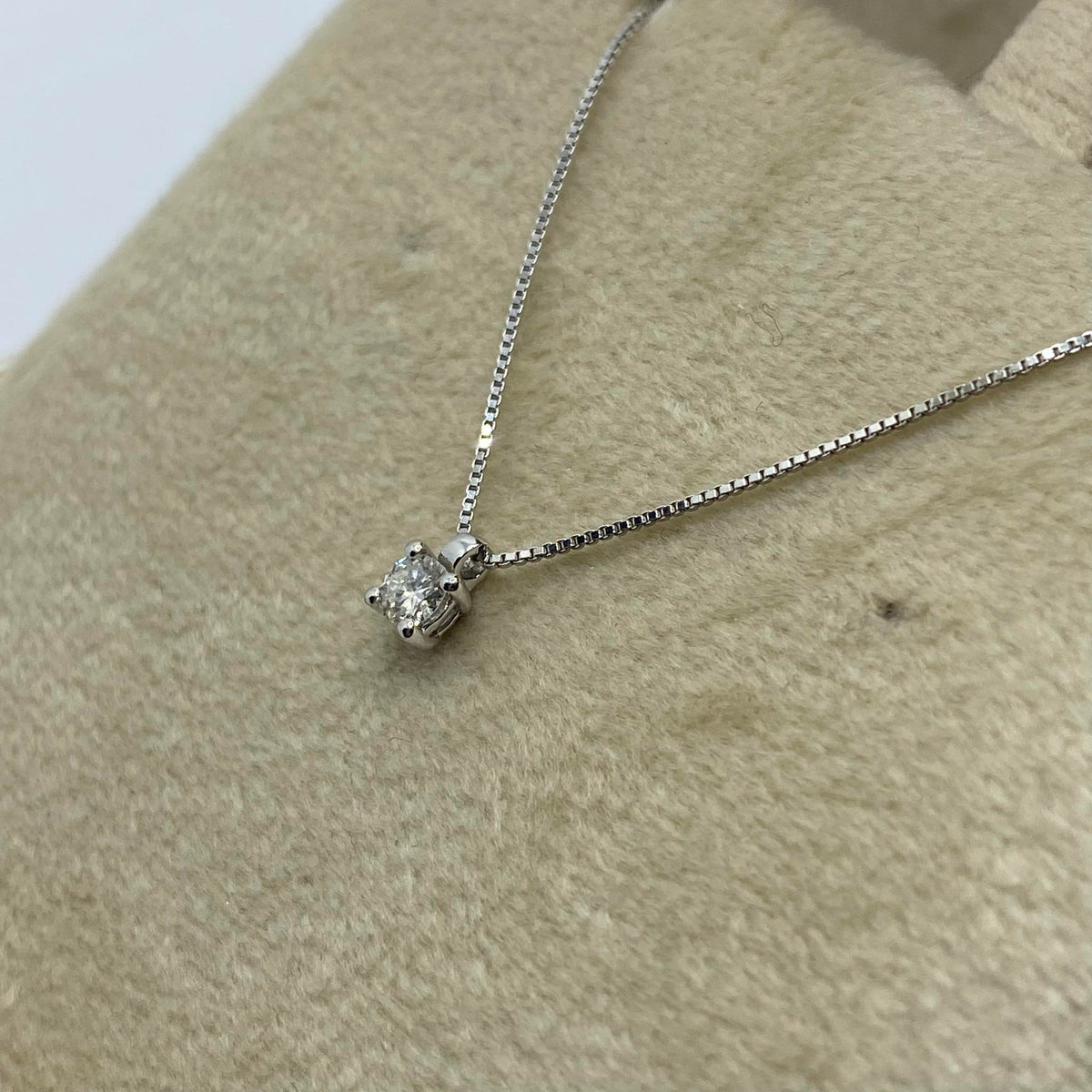 Collana Punto Luce Donna Oro 18KT con Diamante Ct 0.12