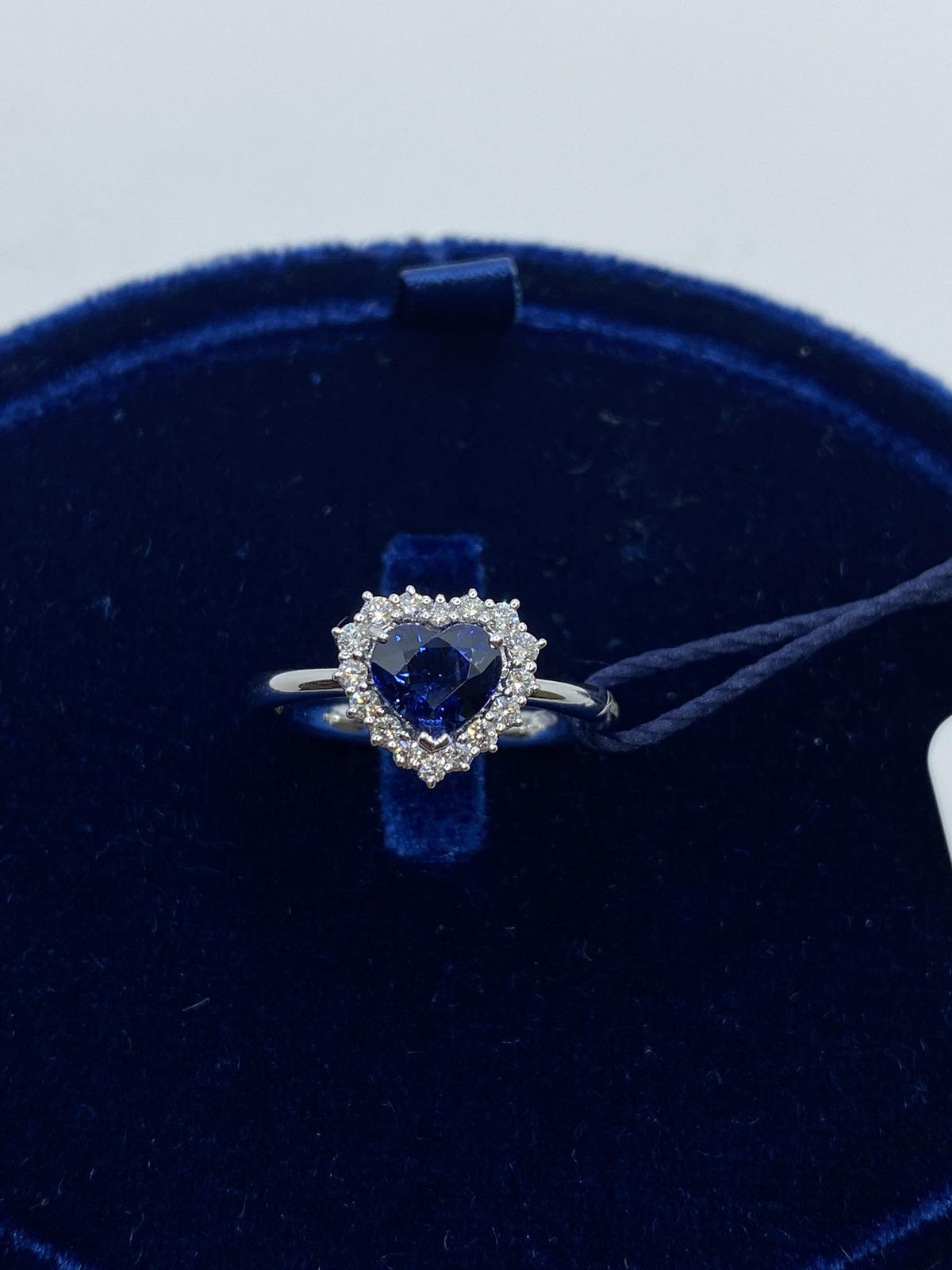 Anello Donna Recarlo a Cuore con Zaffiro e Diamanti