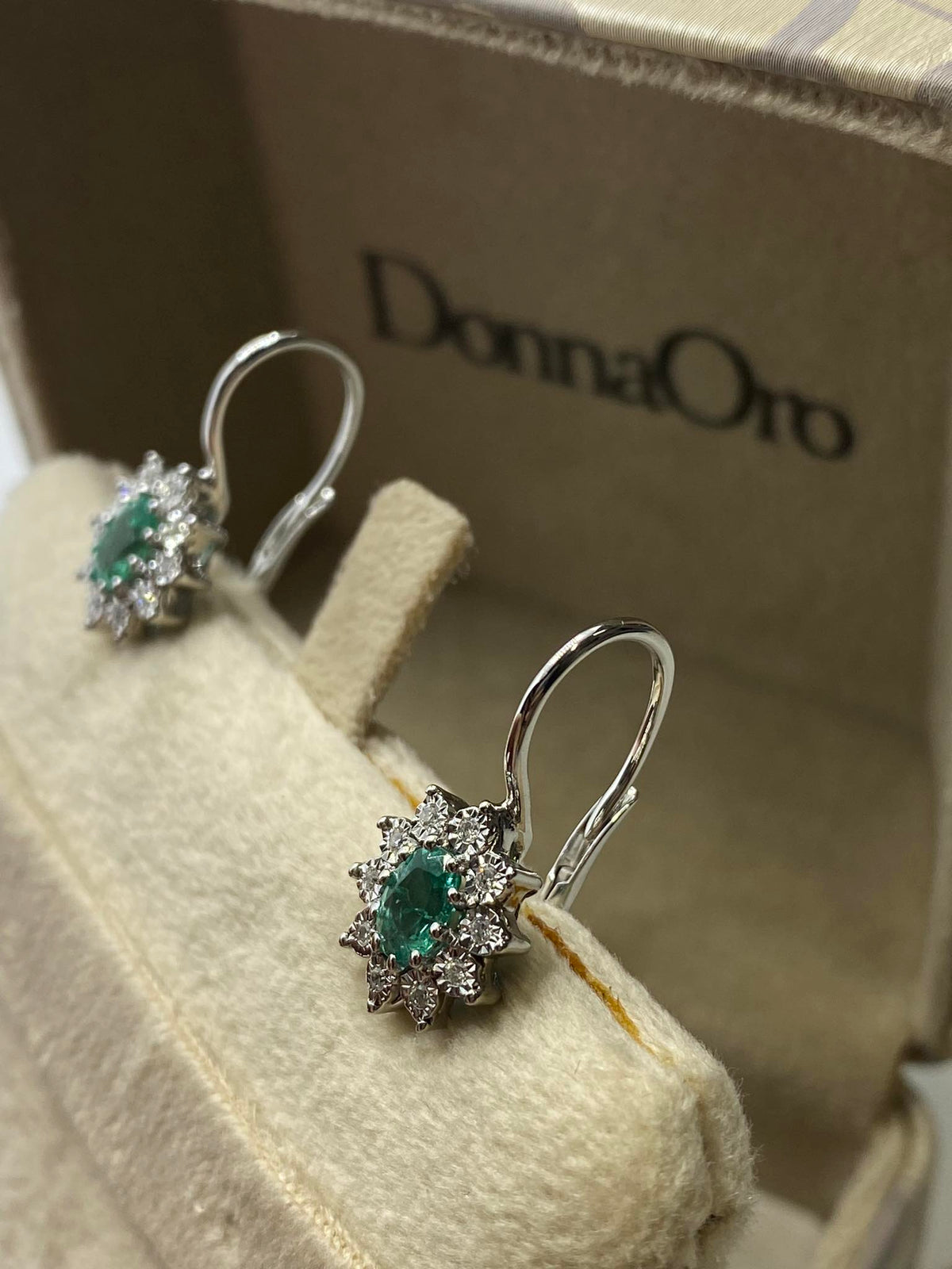 Orecchini Donna Oro 18KT con Smeraldi Ct.0.88 e Diamanti