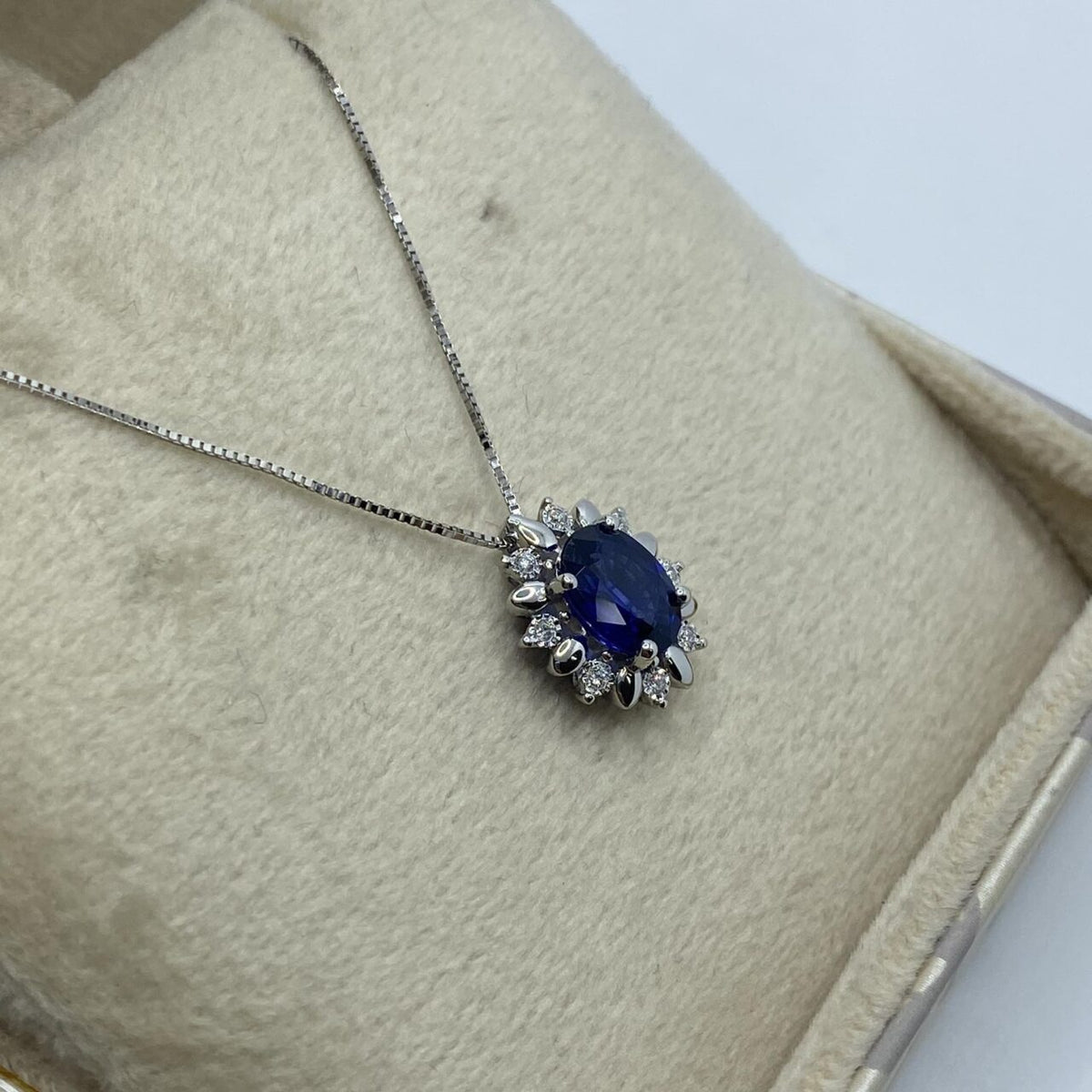 Collana Donna Oro 18KT con Zaffiro Ct. 1.50 e Diamanti