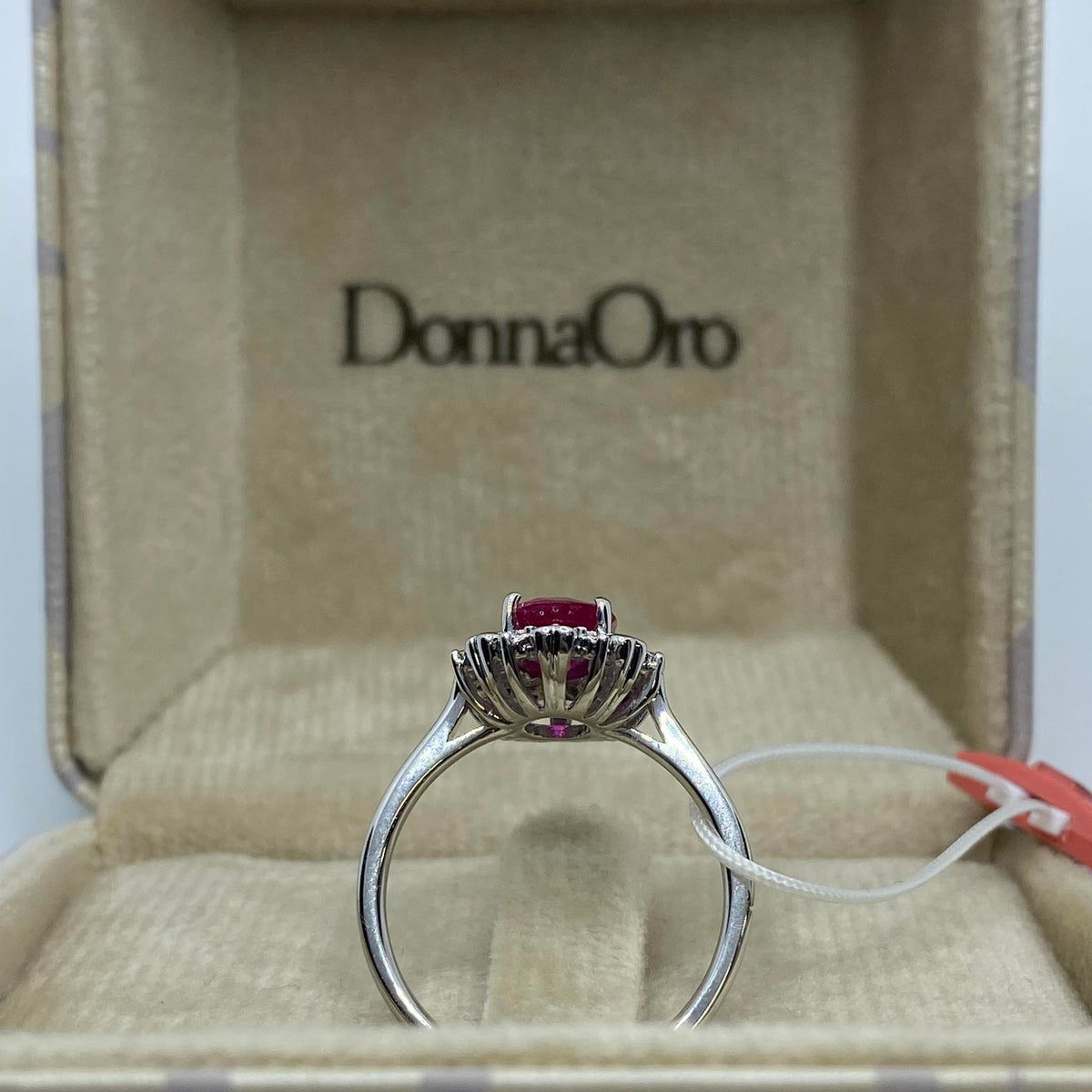 Anello Donna Oro 18KT con Rubino Ct. 1.60 e Diamanti