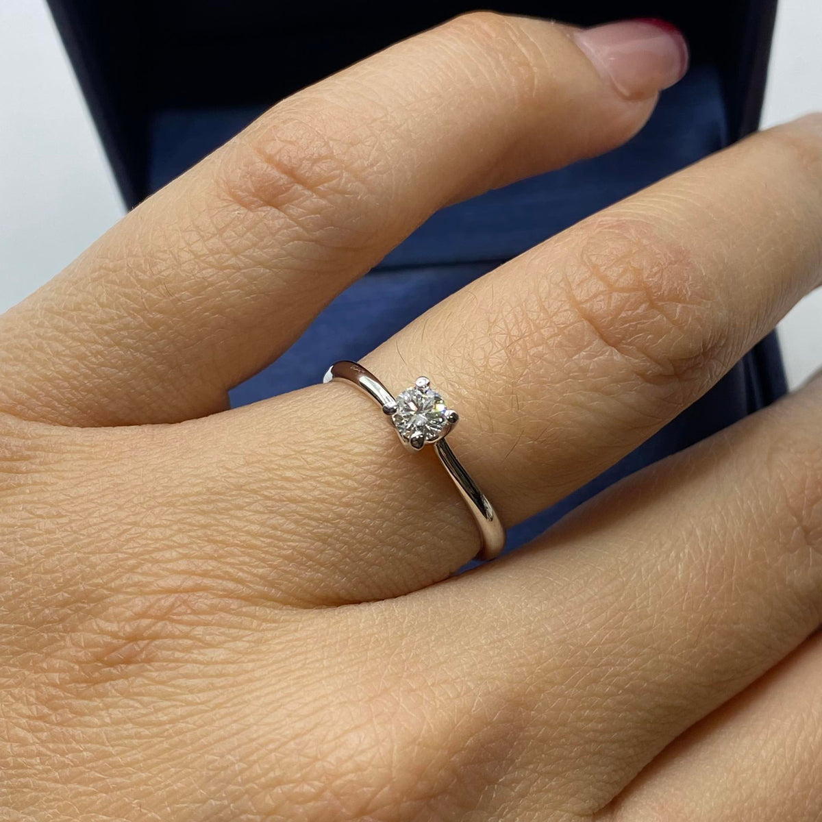 Anello Solitario in Oro 18KT 18KT e Diamante Ct. 0,24