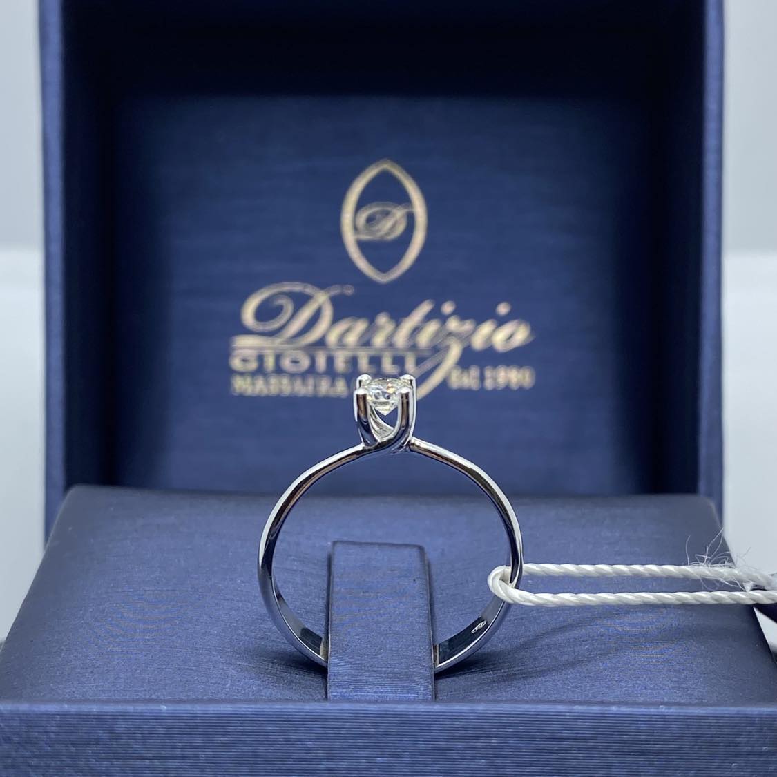 Anello Solitario in Oro 18KT 18KT e Diamante Ct. 0,23 G VS