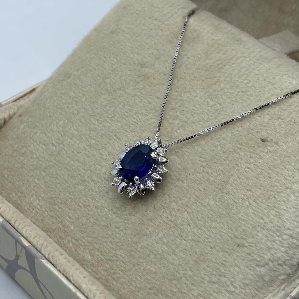 Collana Donna Oro 18KT con Zaffiro Ct. 1.50 e Diamanti