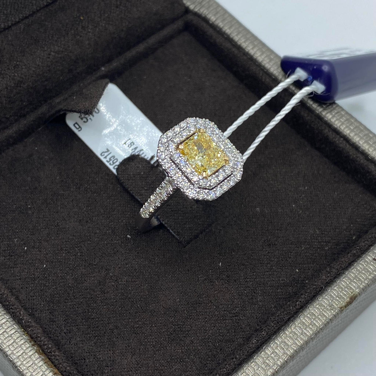 Anello Crivelli in Oro 18KT 18KT con Diamante Fancy Gia Ct 1,14