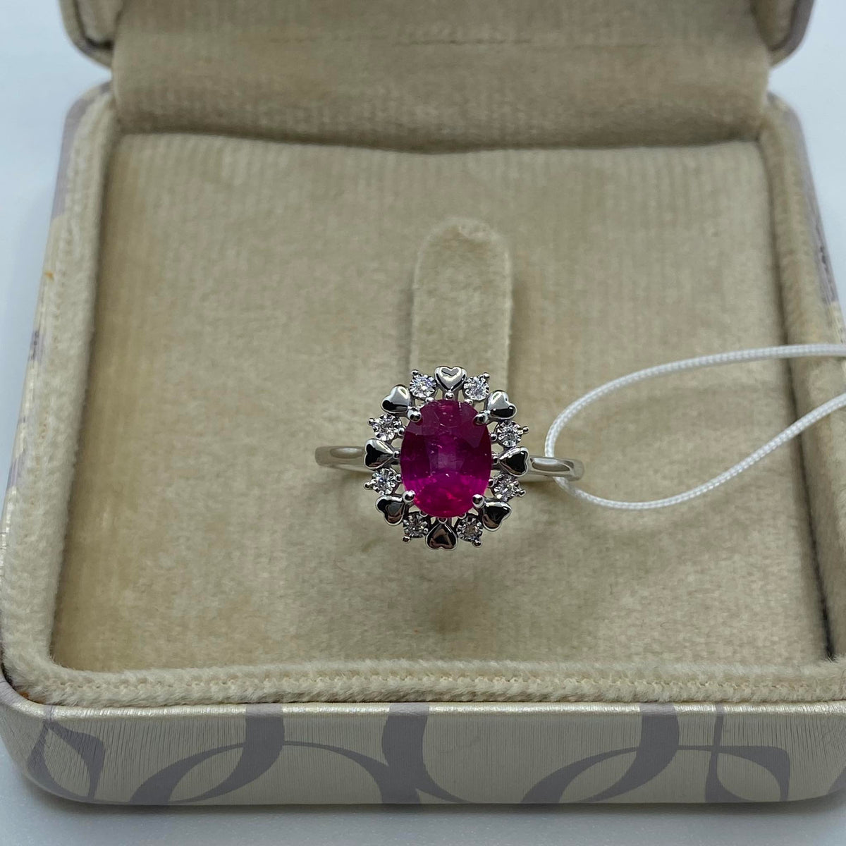 Anello Donna Oro 18KT con Rubino Ct. 1.60 e Diamanti