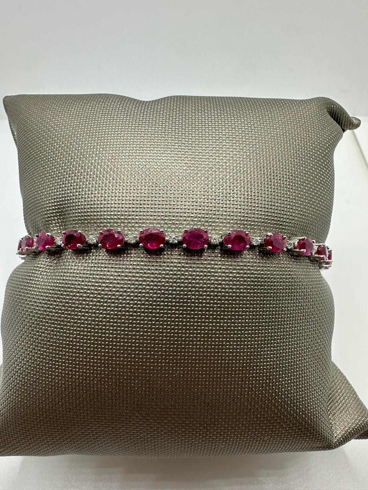 Bracciale Tennis Donna Oro 18KT con Diamanti e Rubini Ct. 6.50
