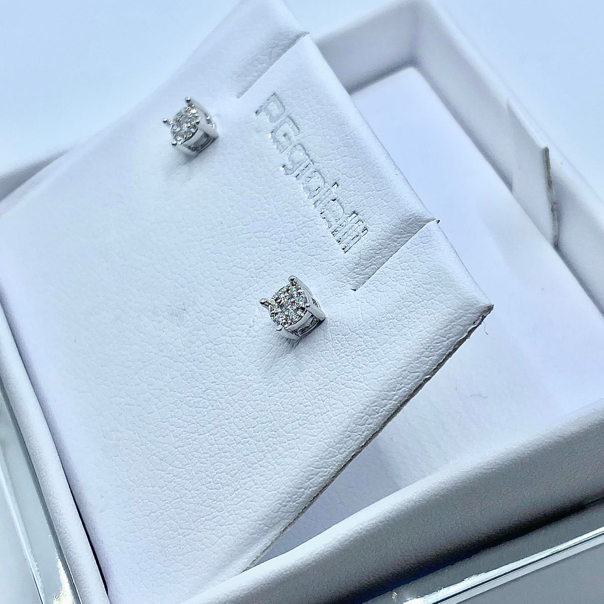 Orecchini Pg Gioielli Punto Luce Pavè con Diamanti Ct. 0,08