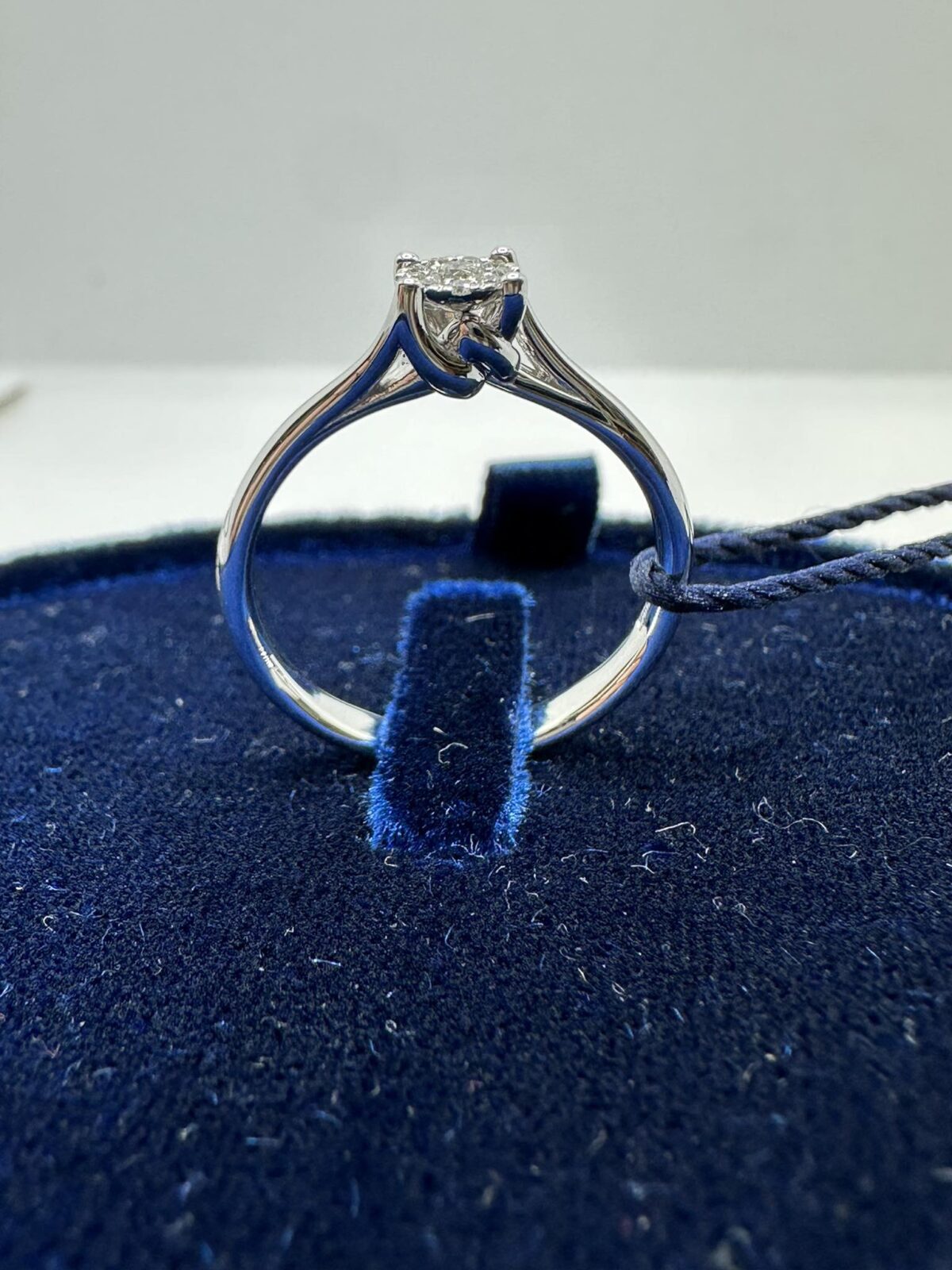 Anello Donna Solitario Recarlo Nodo D'amore con Diamanti Ct. 0.10