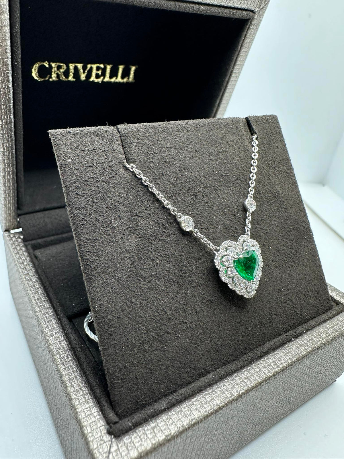 Collana donna Crivelli con Smeraldo a Cuore Ct. 0,82 e Diamanti