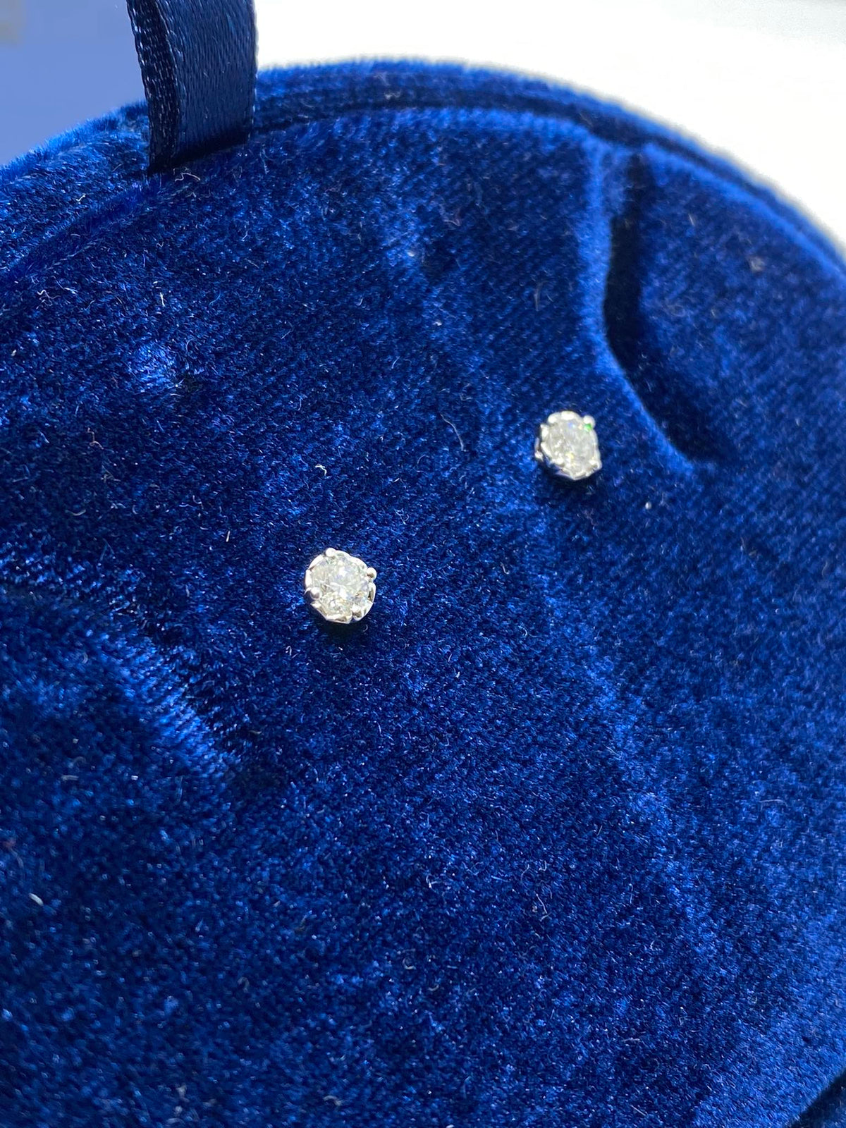 Orecchini Punto Luce Anniversary in Oro 18KT e Diamante ct. 0,27