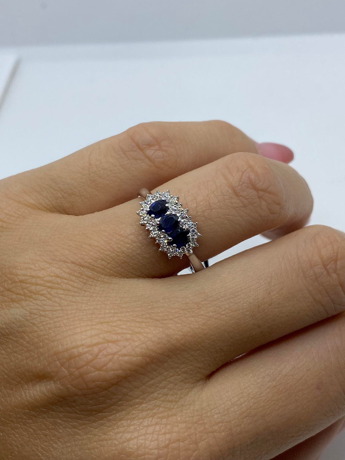 Anello Trilogy Recarlo Camelia con Diamanti e Zaffiro