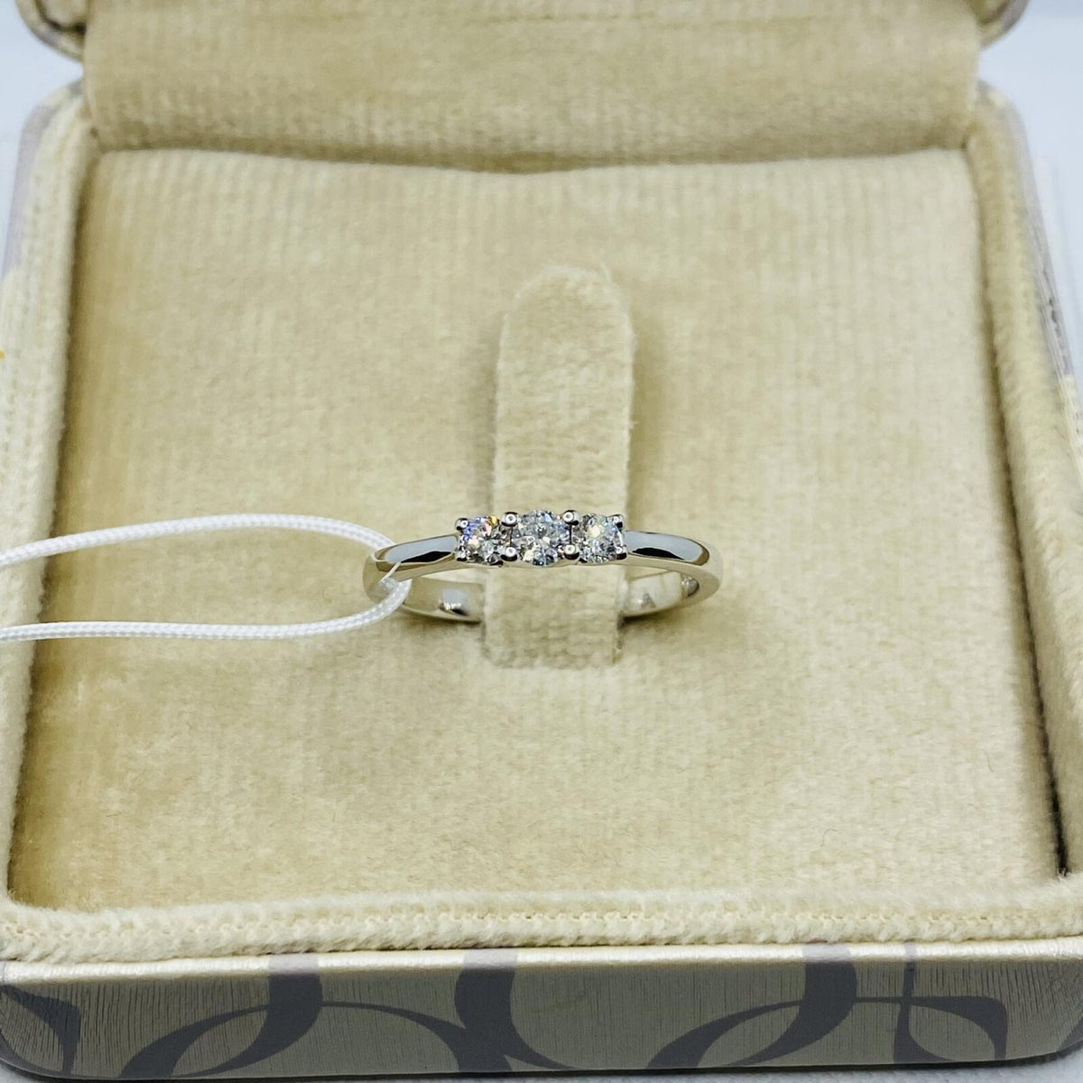 Anello Trilogu Donna Oro 18KT con Diamanti Ct. 0,23