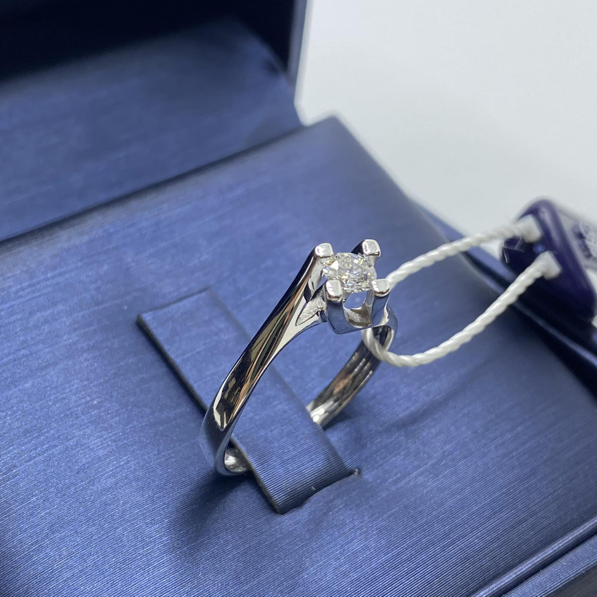 Anello Solitario PG Gioielli in Oro 18KT 18KT e Diamante Ct. 0,23